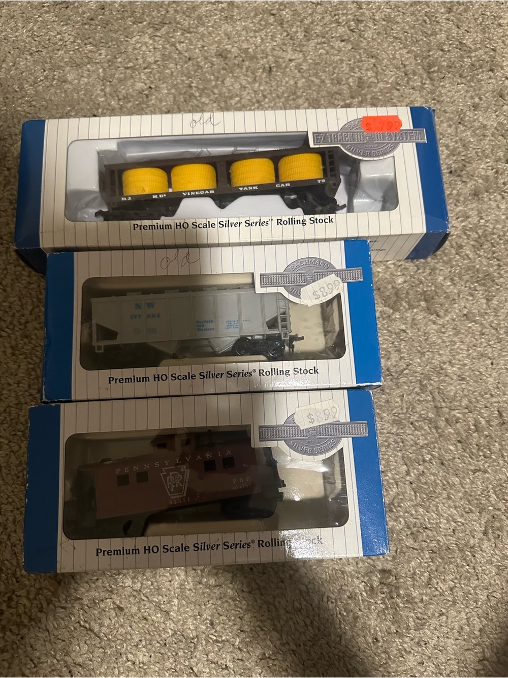 Micro miniature trains lot of 3 train cars locomotive for model train